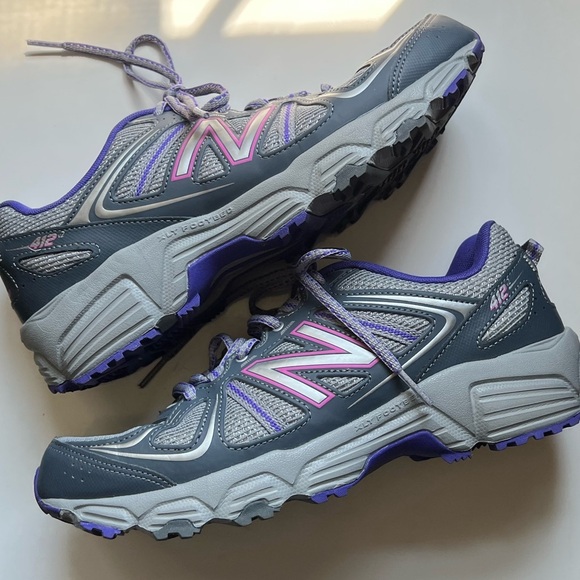 EUC New Balance 412 V2 Women’s Size 10 All Terrain Trail Running Shoes Sneakers - Picture 1 of 7